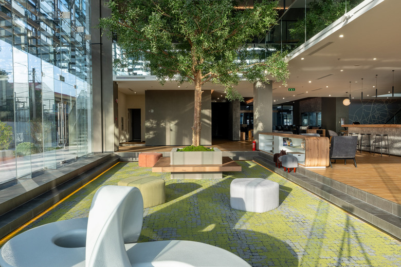 MAZDA Showroom 08166